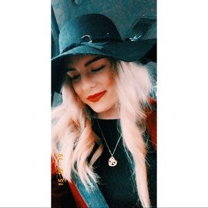 Meet your Posher, Hailey